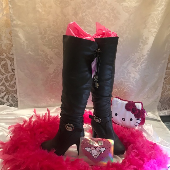 Gorgeous vintage y2k super tall hello kitty boots and crystal earrings set๐๐ - Picture 3 of 14